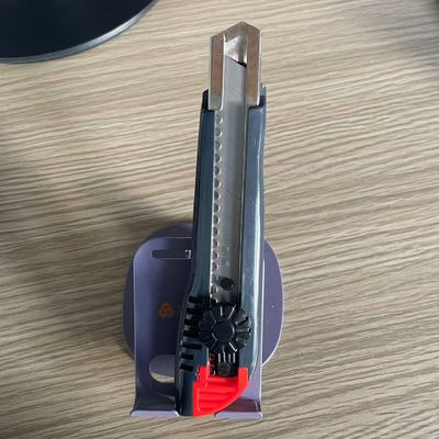خرید با چاقوي 18 ميلي متري L702 و طول تيغه 100 ميلي متري براي نتایج حرفه اي تولید آنلاین