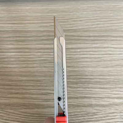 خرید 30° زاویه نوک تیغه 9mm ساخته شده از SK2 فولاد کربن بالا برای نیاز به برش کاغذ تمیز و تیز تولید آنلاین