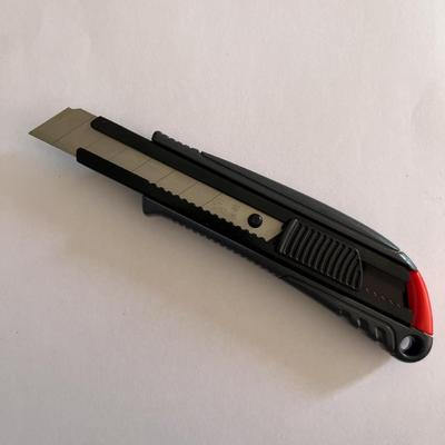 خرید چاقوهای برش 18 میلی متری بسته به نوع استفاده متفاوت است و دوام و قابلیت اطمینان را برای کسب و کار شما تضمین می کند. تولید آنلاین