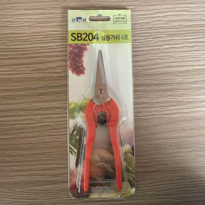 قیچی حرفه ای SB204 با دستگیره قرمز وزن 80g